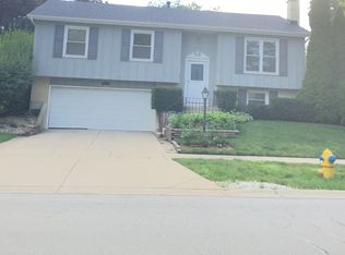 117 Monterey Dr, Vernon Hills, IL
