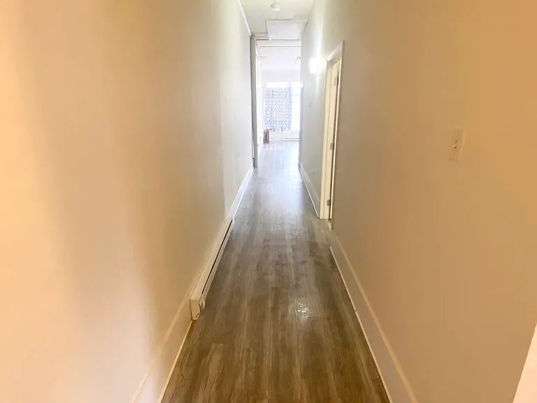 901 Queen St #1F — Photo 2