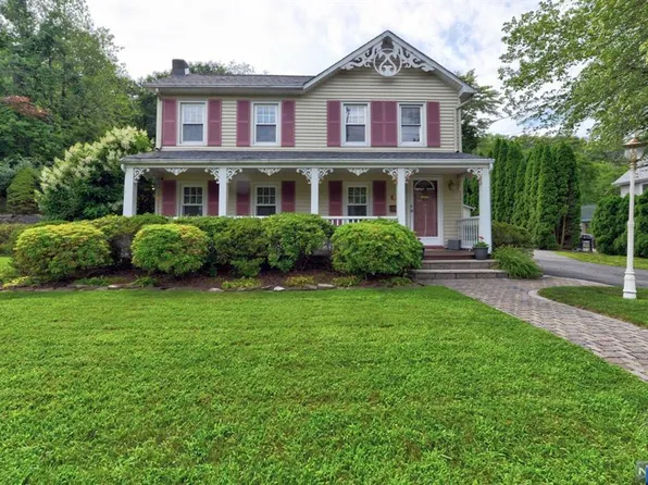 54 Greenwood Ave, Wanaque, NJ 07465