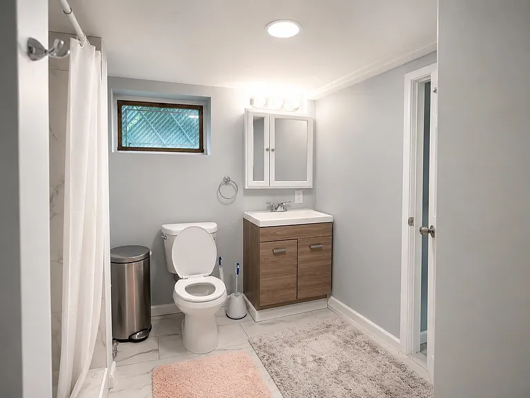 401 Broad Ave — Photo 15