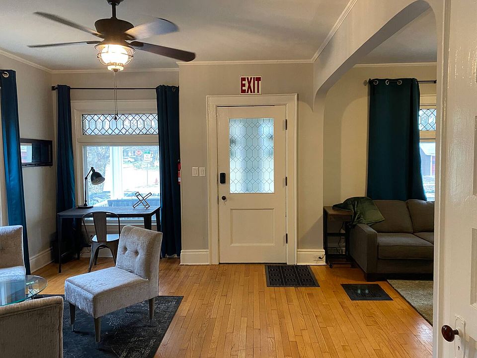 Sitting Area/EntryDoor/Living Room