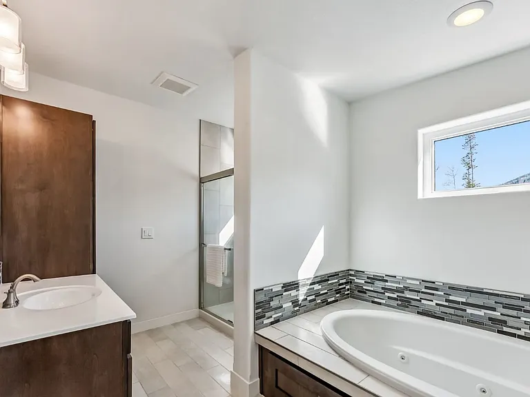 630 Temple Trl — Photo 4
