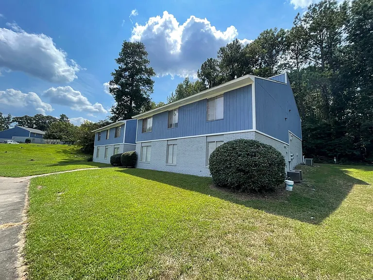 Riverbend Apartments — Photo 3