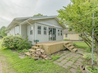 1412 Okoboji Ave, Milford, IA 51351