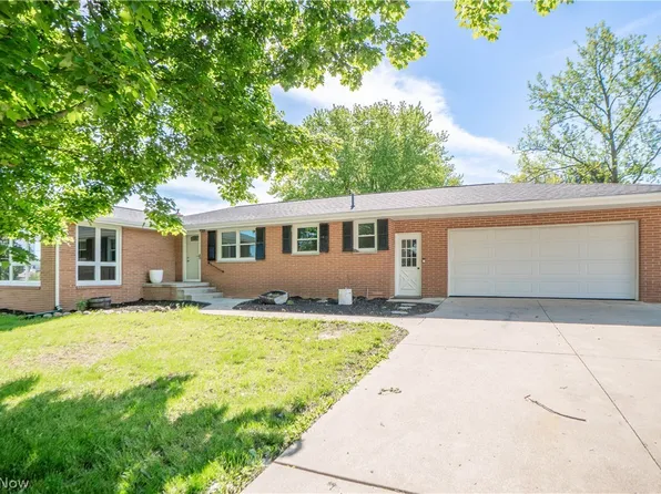 4544 Lakeknoll St, Louisville, OH 44641