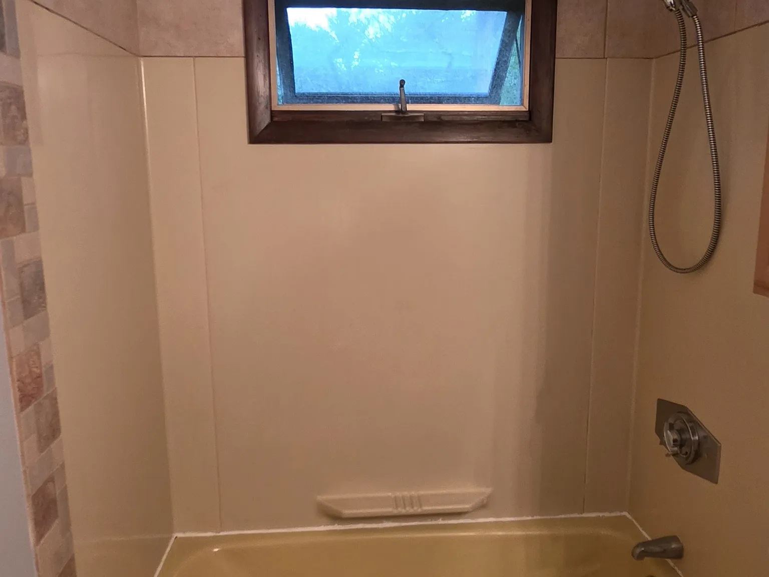 3 bed, 1800 sqft, $2,200 — Photo 3