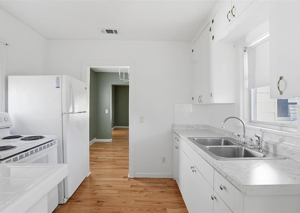 1st image of 1106 W Peninsular St #1106