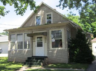 908 Smith St, New London, WI 54961