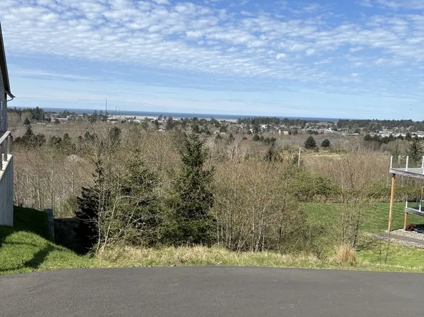 2198 Middle Fork Cir, Seaside, OR 97138