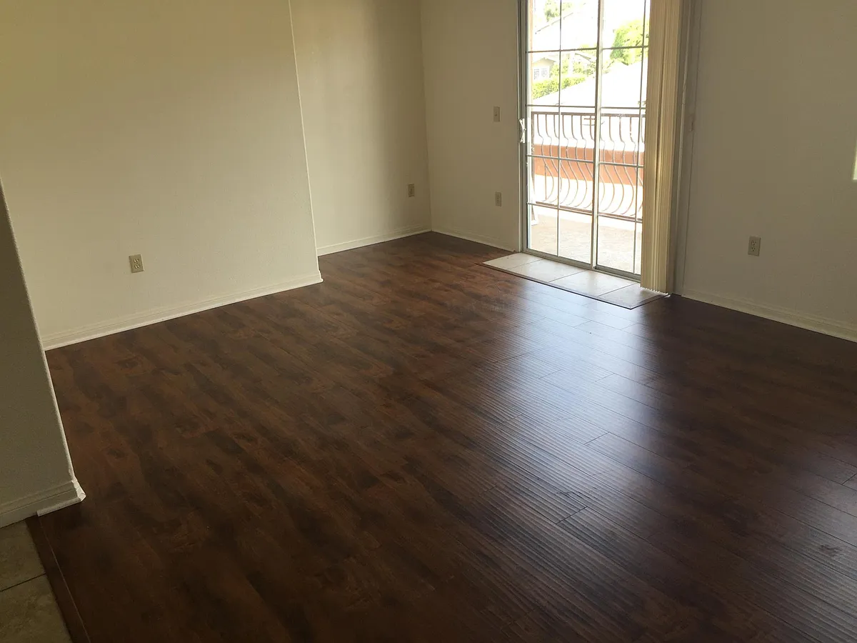 Building Photo - 1210 W 39th St #6