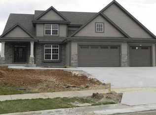 100 Bayberry Ln, Grafton, WI 53024