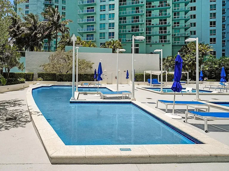1800 N Bayshore Dr #2006 — Photo 24