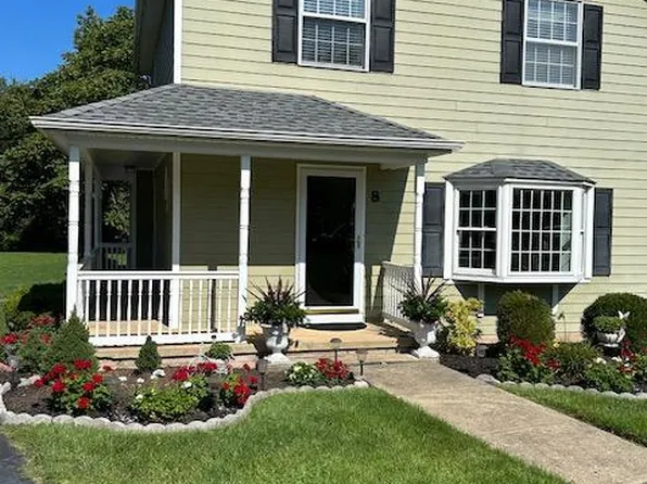 8 Eaton Pl, Hopewell, NJ 08525