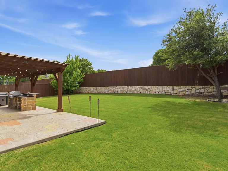 6205 Prairie Hill Ln — Photo 32