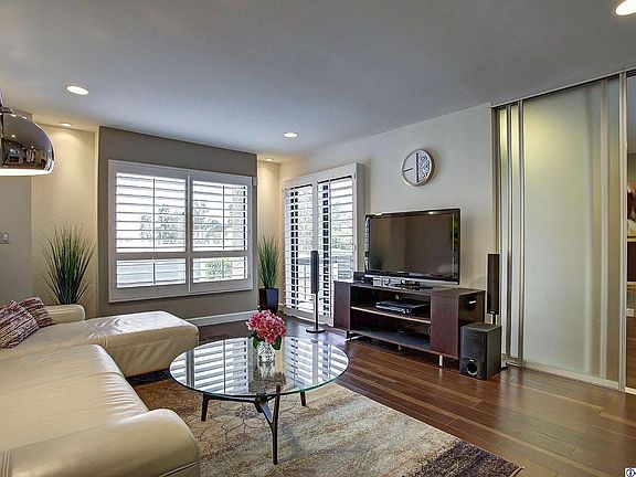 2nd image of 714 Vallejo Villas #2