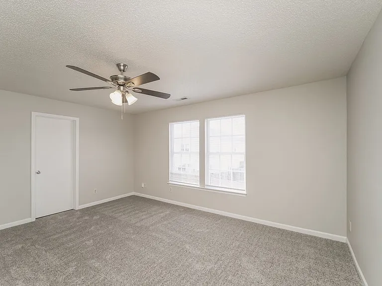 822 Littleton Dr — Photo 10