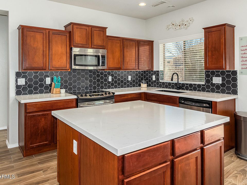 1st image of 865 E SUN VALLEY FARMS Lane