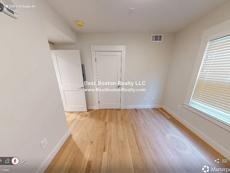 208-210 Banks St #1 — Photo 5
