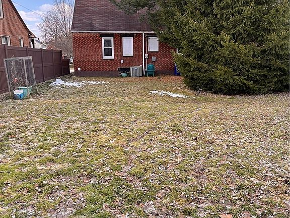 3rd image of 4124 Parkside Dr