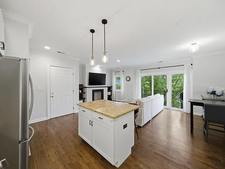 1144 W Roscoe St #3W — Photo 10
