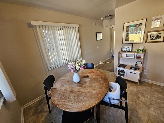 4th image of 919 Brooks Rd