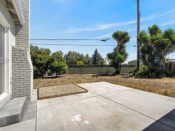 5th image of 2045 Larsen Ct
