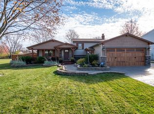 8767 Fairlane Dr, Olmsted Township, OH