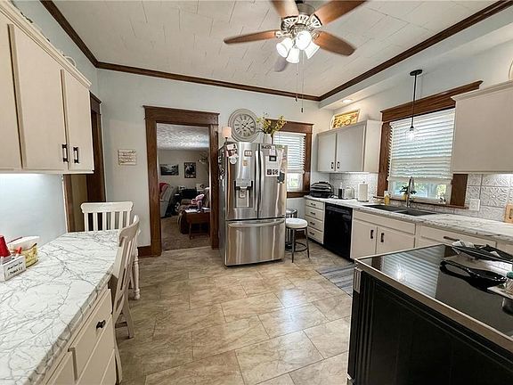 4th image of 529 W 3rd St