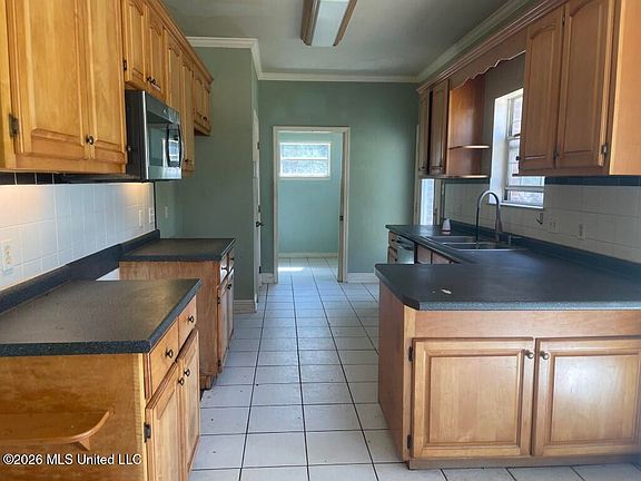 3rd image of 97 Rayburn Rd