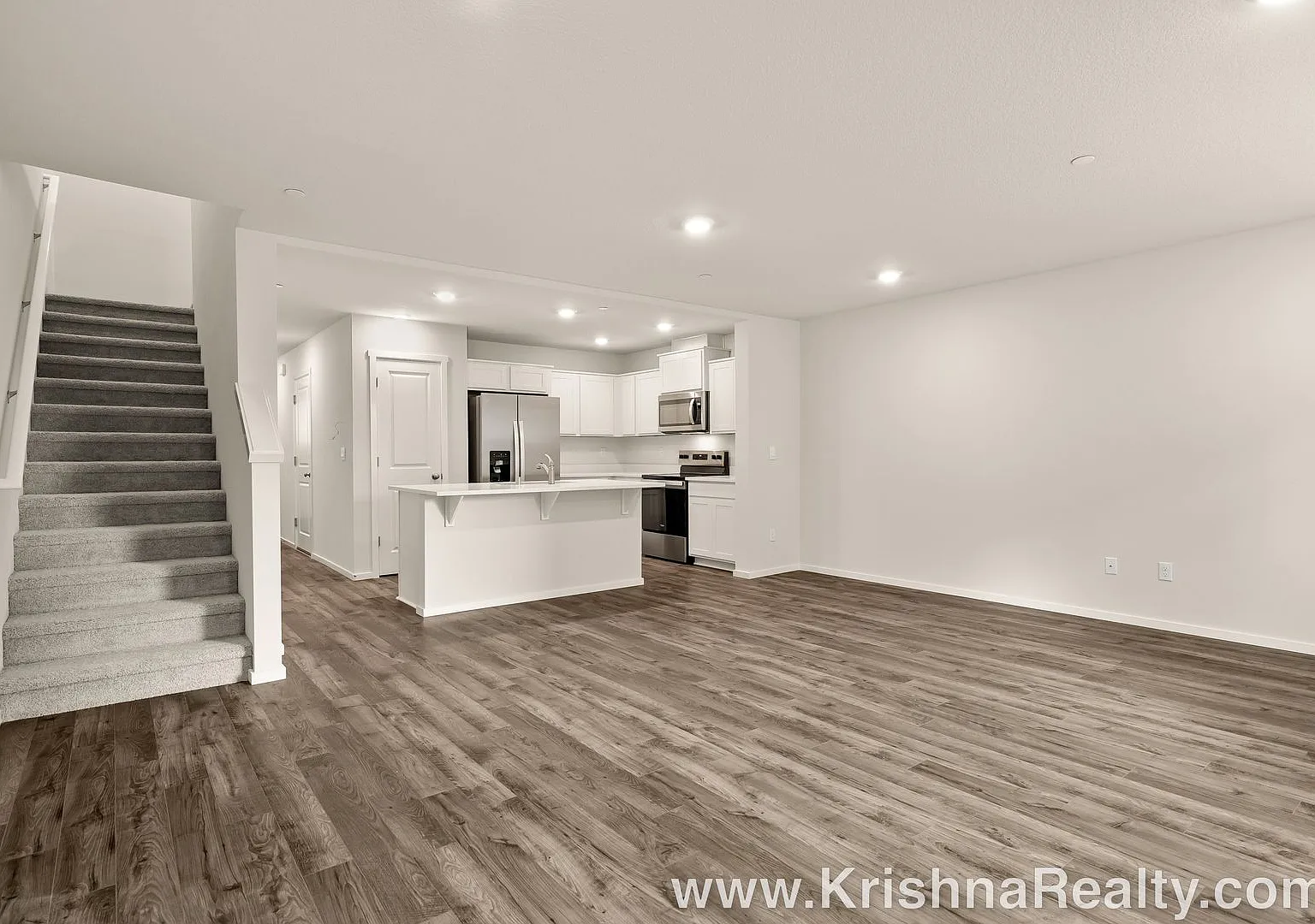 Beautiful 2-Year-Old 3-Bedroom Townhome with Private Fenced Yard, Garage & Central AC — Photo 3