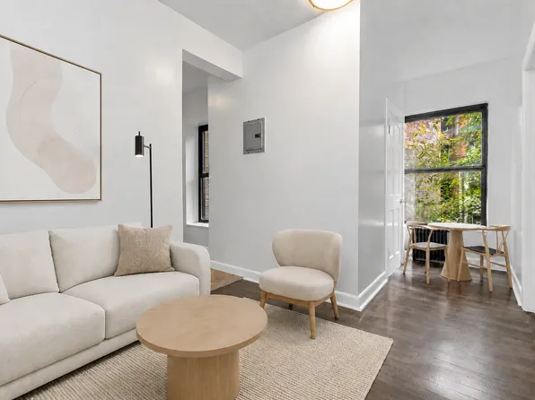 115 Perry Street image 1 of 5