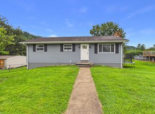 105 School St, Ellenboro, WV 26346