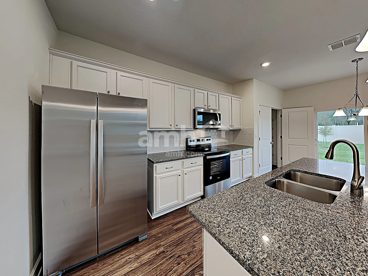 4 bed, 2.5 bath, 1977 sqft, $2,200 — Photo 4
