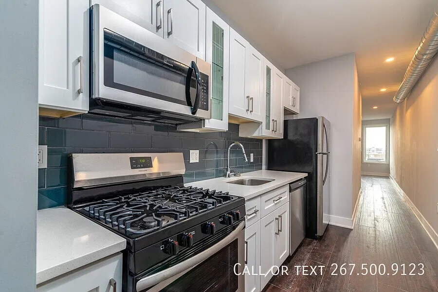 Hottest Area in the City! Limited Availability. — Photo 1