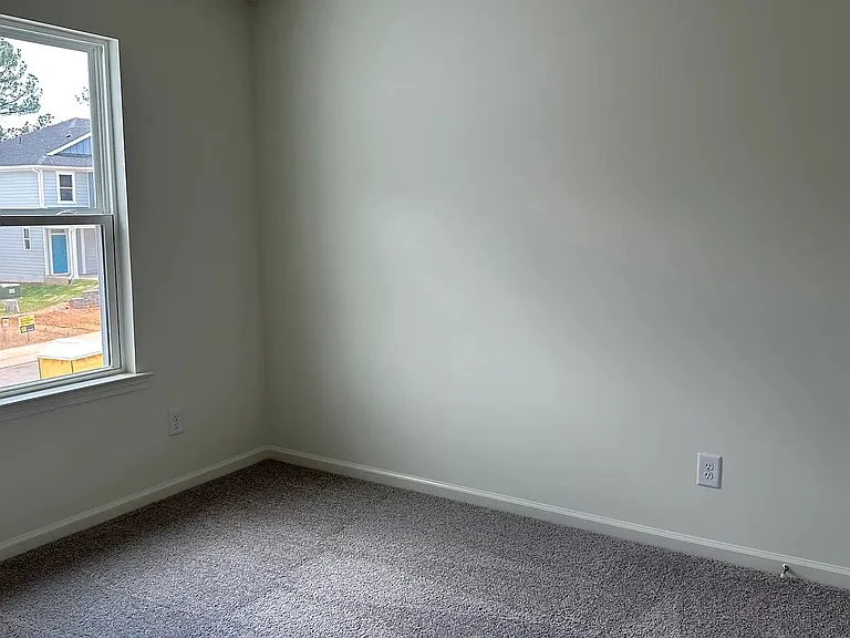 169 Parker Ln — Photo 2