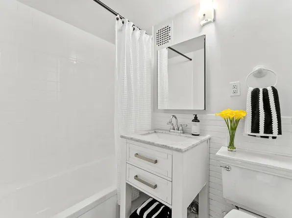 207 East 21st Street image 9 of 12