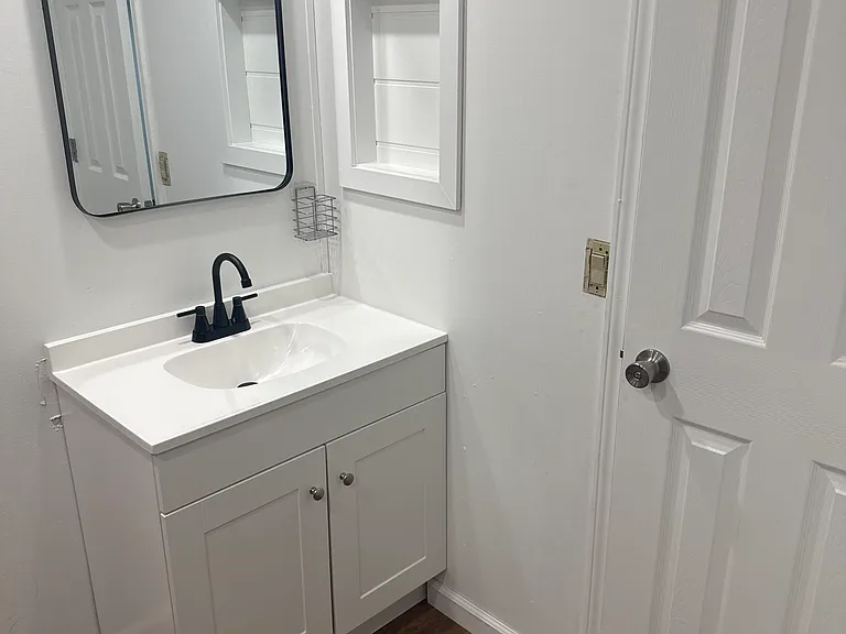 1119 Perkins Ln — Photo 5