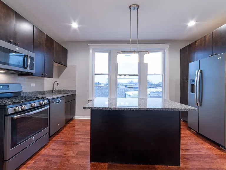 3429 S Union Ave #3R — Photo 7