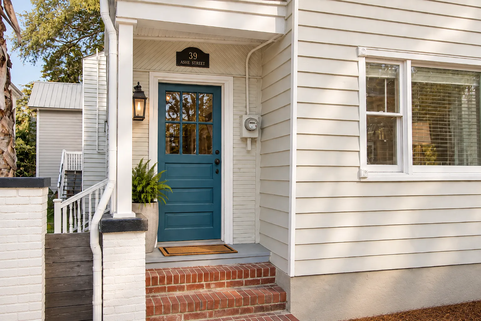 7 bed, 2400 sqft, $7,350 — Photo 2