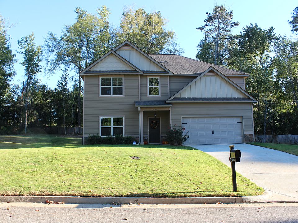 Welcome! Large spacious yard