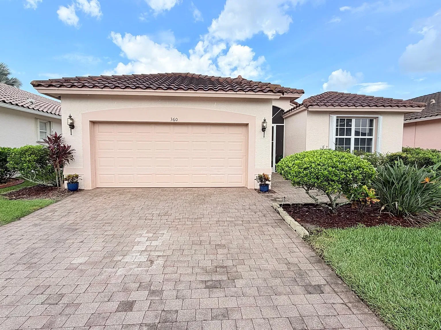3 bed, 2.0 bath, 1661 sqft, $3,599 — Photo 1