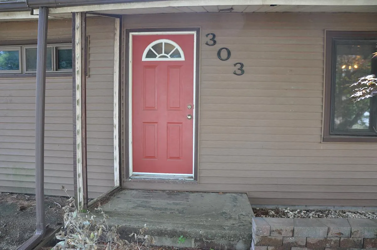 303 James St photo 1