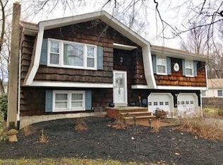 2 Windsor Dr, Oak Ridge, NJ 07438