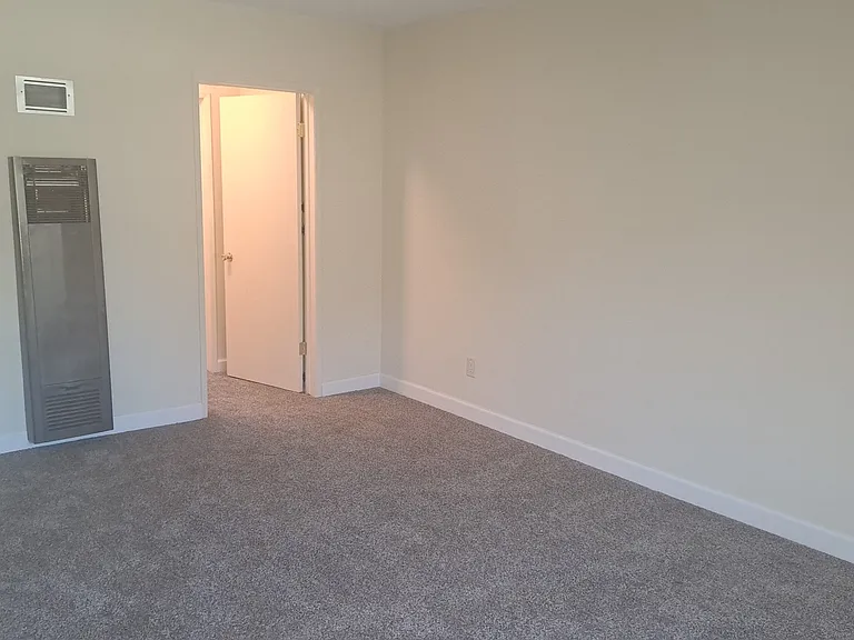 111 E Hammel St — Photo 12