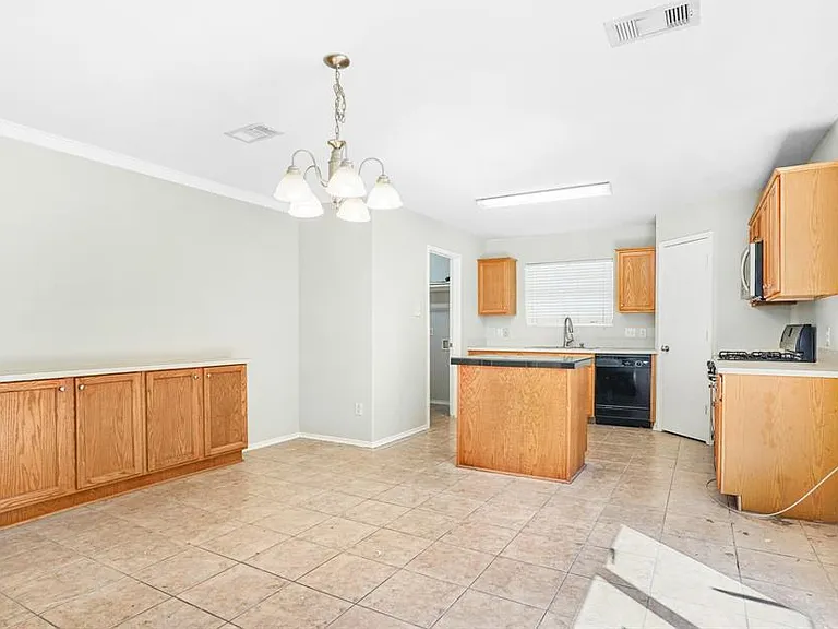410 Laurel Sage Dr — Photo 5
