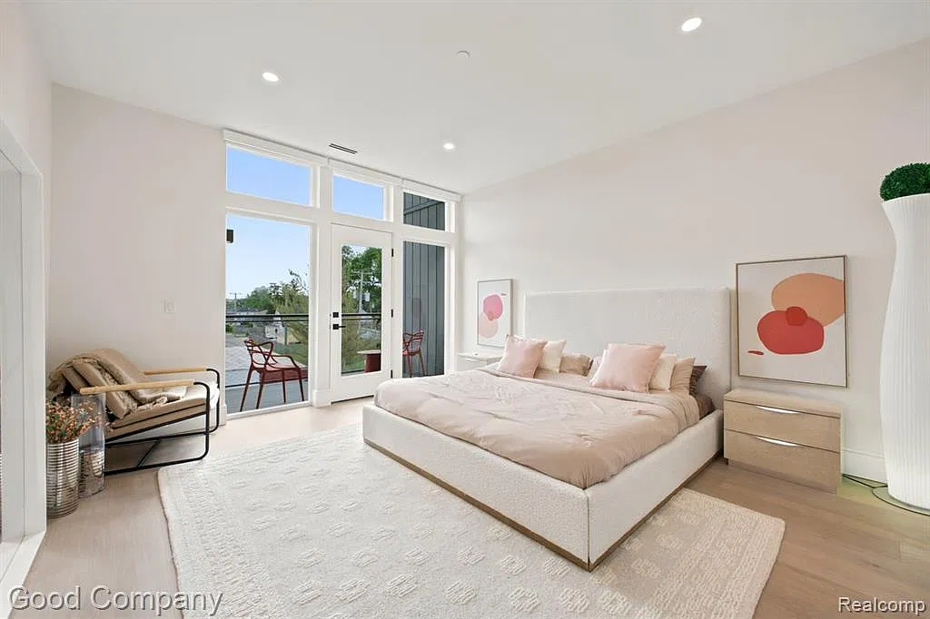 2 bed, 2.5 bath, 1319 sqft, $4,500 — Photo 2