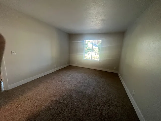 1577 Elizabeth Ave — Photo 3