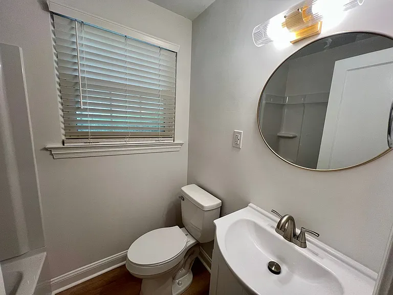 2906 Lincoln St — Photo 8