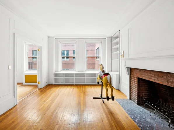50 West 67th Street 4E image 3 of 6