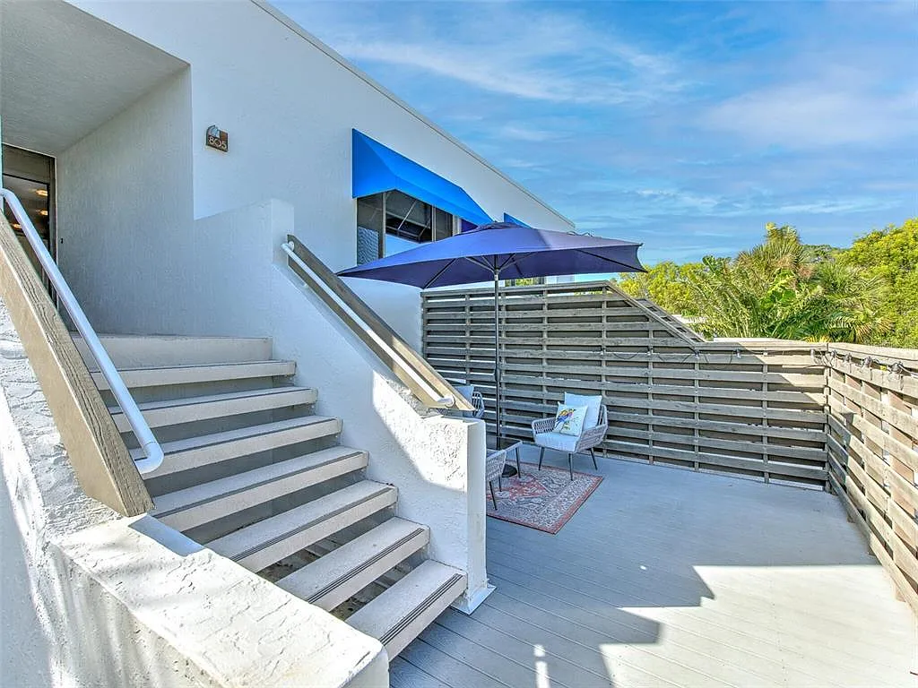 2 bed, 2.0 bath, 1456 sqft, $6,000 — Photo 3